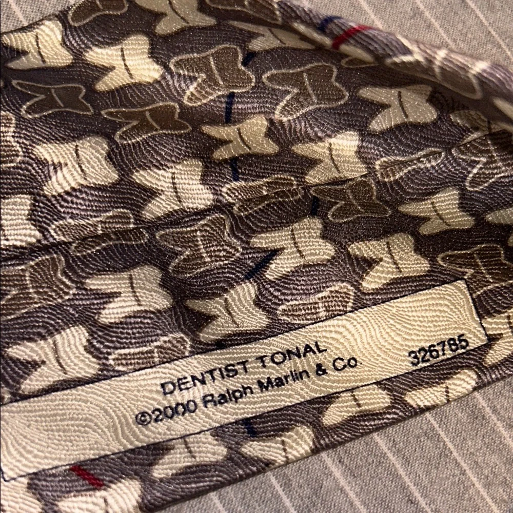 Ralph Marlin Abstract Dentist Tonal 2000 Dental Pattern Tie in greige and Cream